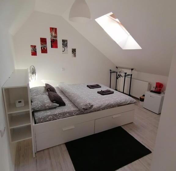 Quarto Estandar, Vila Ana
