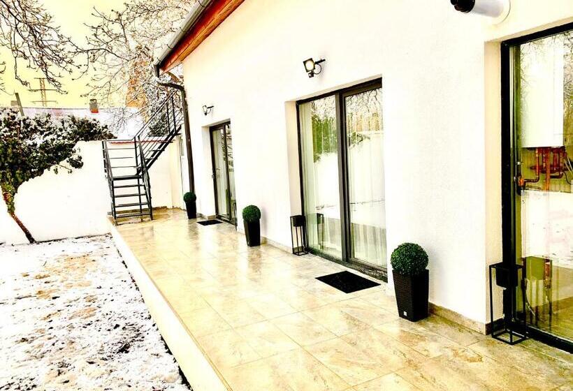 غرفة قياسية, Vila Ana