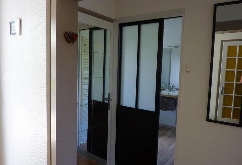 اتاق خانوادگی با چشمانداز باغ, Chambre D Hôtes Aux Sables D Olonne