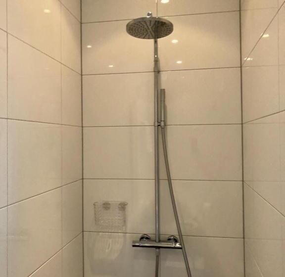 豪华房间带漩涡浴缸, Pension Montmaertre