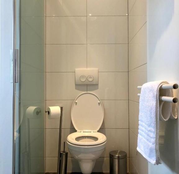 豪华房间带漩涡浴缸, Pension Montmaertre