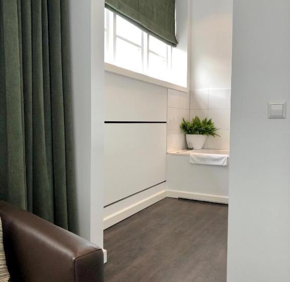 豪华房间带漩涡浴缸, Pension Montmaertre