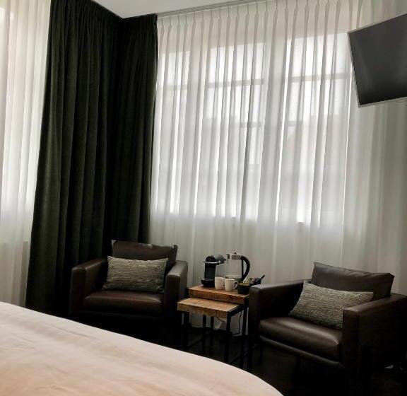 豪华房间带漩涡浴缸, Pension Montmaertre