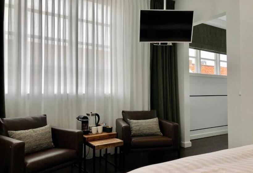 豪华房间带漩涡浴缸, Pension Montmaertre