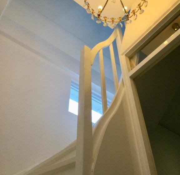 高级大房间, Pension Montmaertre