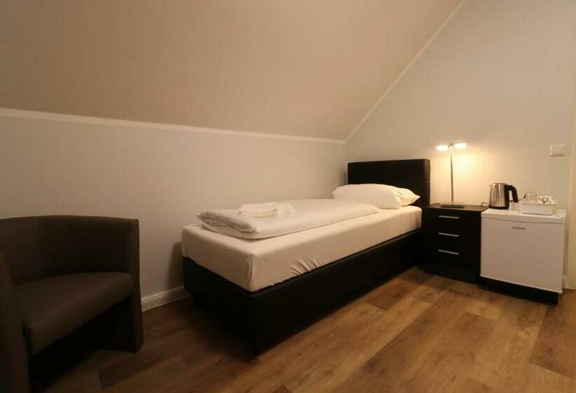 스탠다드 싱글 룸 공동욕실, Schiller Pension