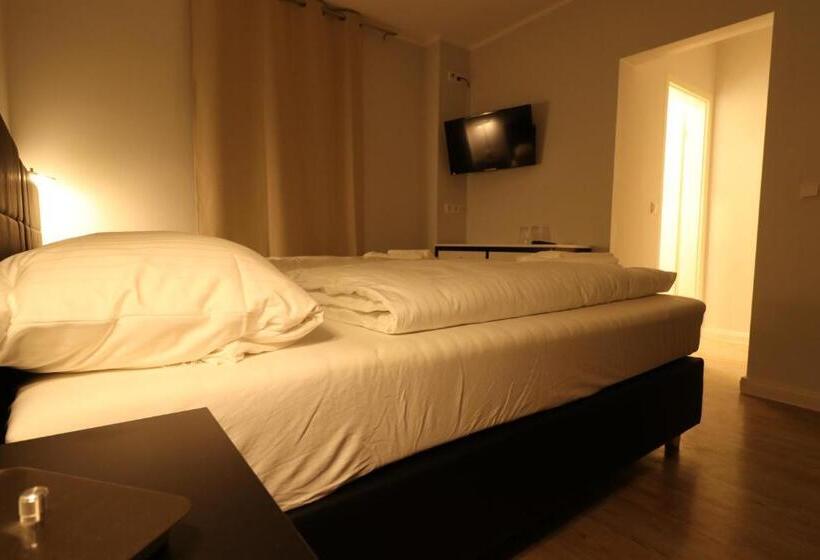 디럭스 룸, Schiller Pension