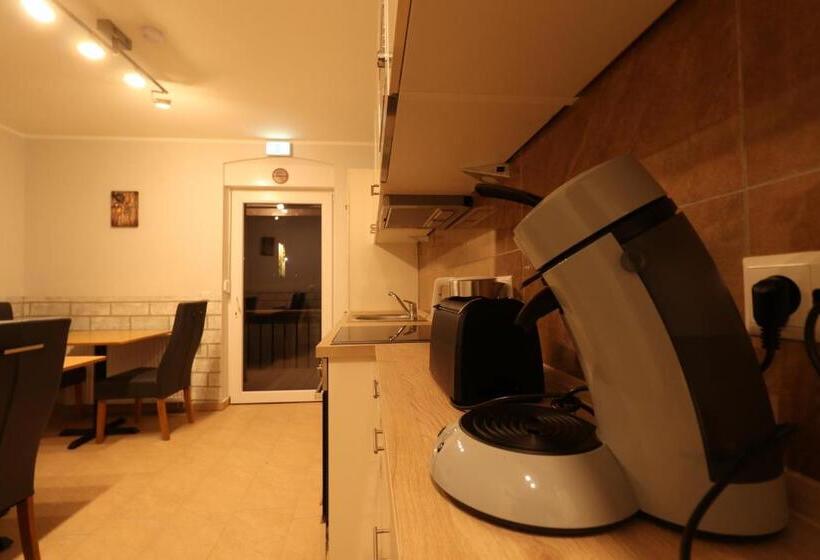 스탠다드 싱글 룸 공동욕실, Schiller Pension