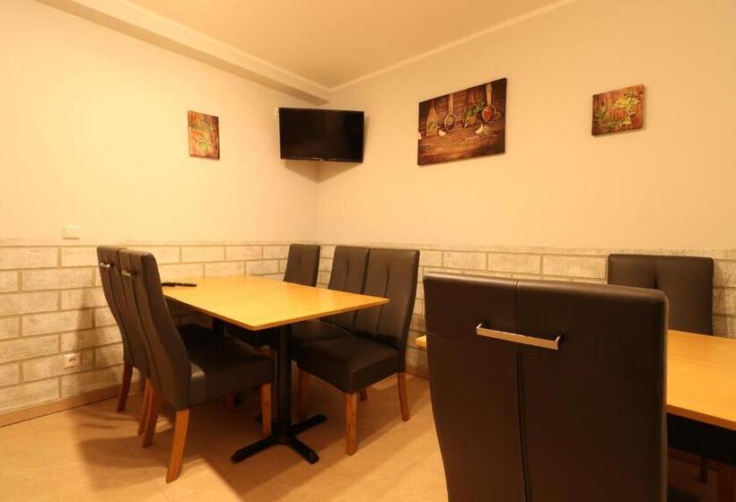 스탠다드 싱글 룸 공동욕실, Schiller Pension