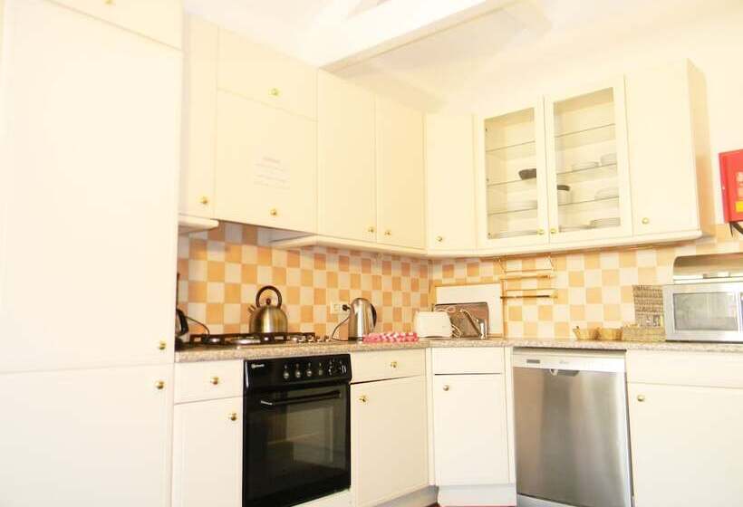 1 Bedroom Penthouse Apartment, Amsterdam Nieuwmarkt Center Apartments