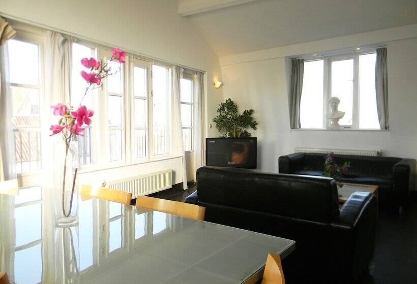 1 Bedroom Penthouse Apartment, Amsterdam Nieuwmarkt Center Apartments