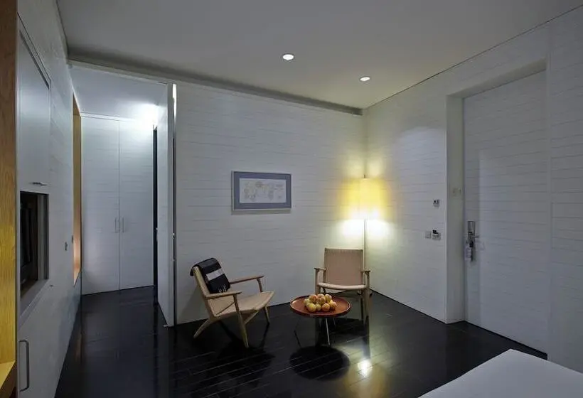 Superior Kamer, Atrio