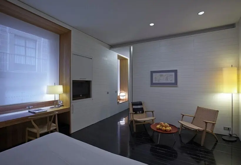 Superior Kamer, Atrio