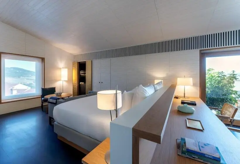 Suite, Atrio