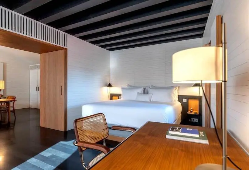 Suite, Atrio
