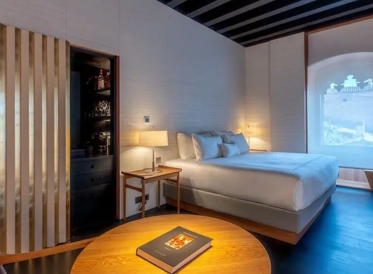 Suite, Atrio