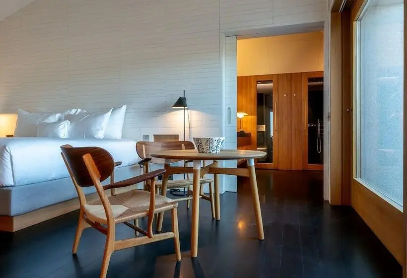 Suite, Atrio