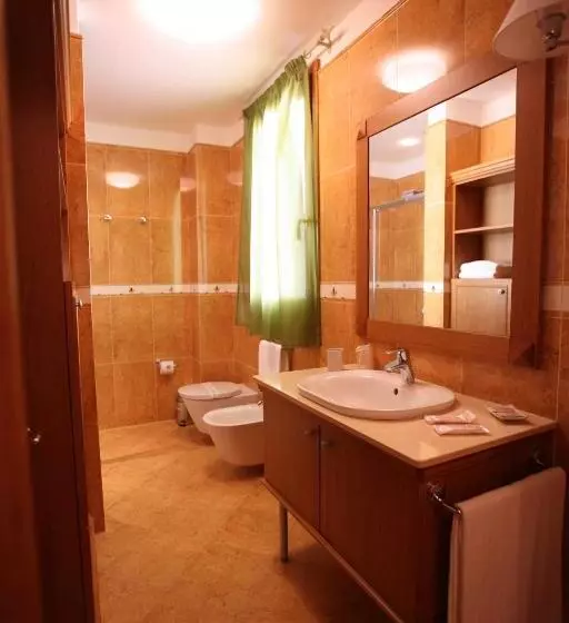 اتاق استاندارد چهار تخته, Borgo Don Chisciotte