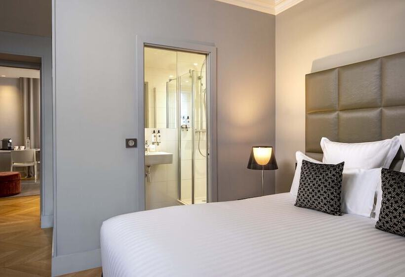 Люкс, First Hotel Paris Tour Eiffel