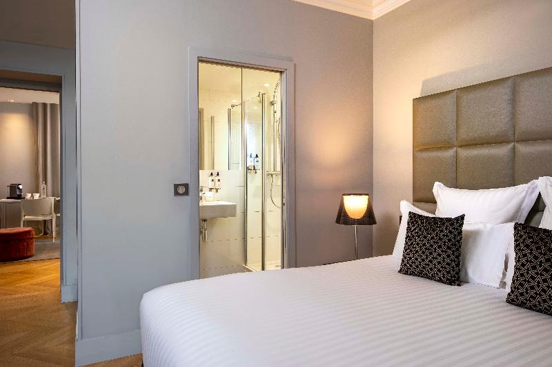 スイート, First Hotel Paris Tour Eiffel