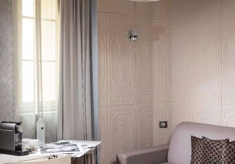 スイート, First Hotel Paris Tour Eiffel