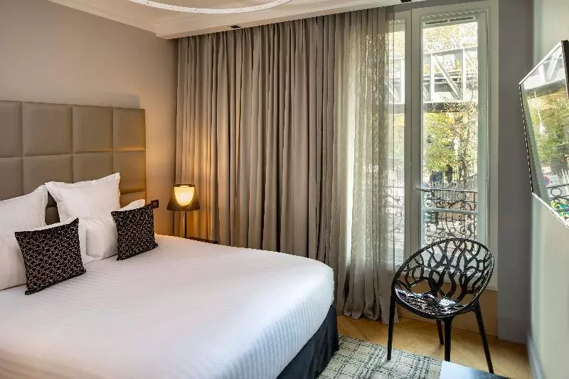 スイート, First Hotel Paris Tour Eiffel