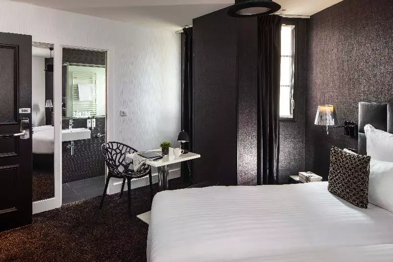 スーペリアールーム, First Hotel Paris Tour Eiffel