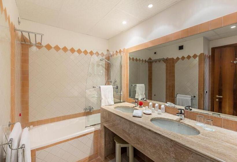 חדר סופריור נוף לגינה, Grand Hotel Poltu Quatu