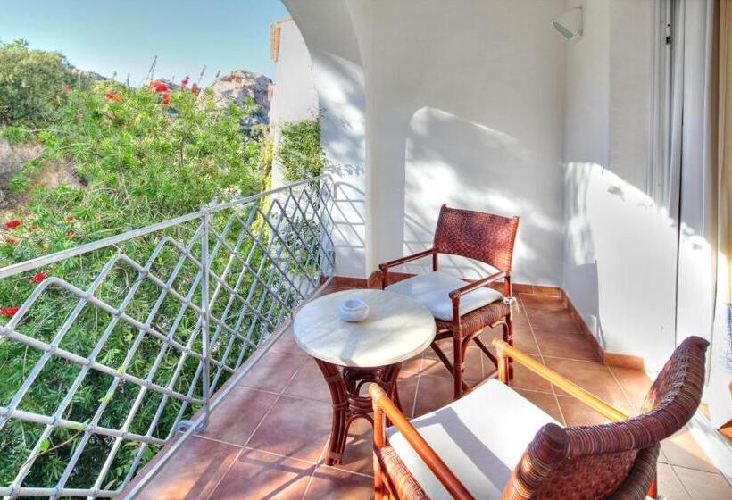 חדר קלאסי עם נוף להרים, Grand Hotel Poltu Quatu