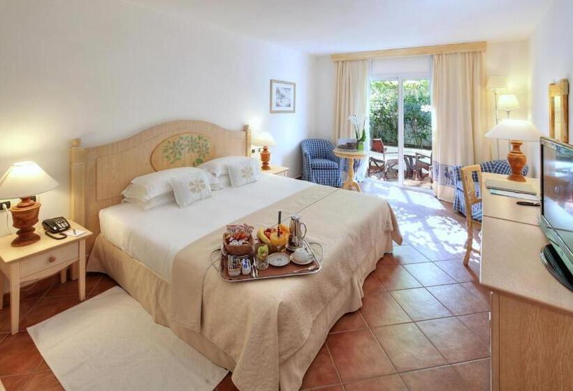 חדר קלאסי עם נוף להרים, Grand Hotel Poltu Quatu