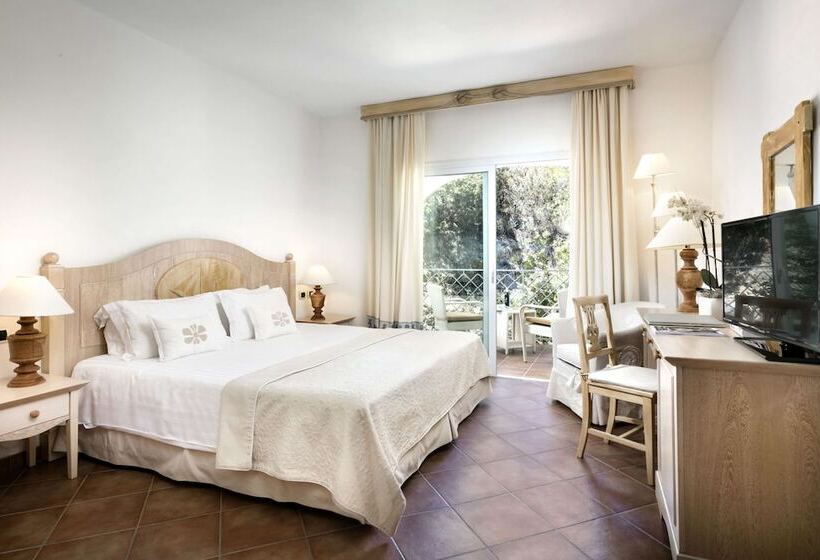 חדר קלאסי עם נוף להרים, Grand Hotel Poltu Quatu