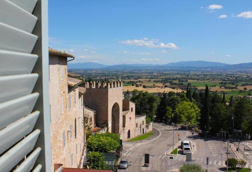 חדר קומפורט לשלושה, Il Castello