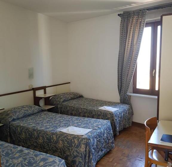 חדר קומפורט לשלושה, Il Castello