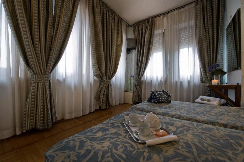 חדר קומפורט לשלושה, Il Castello