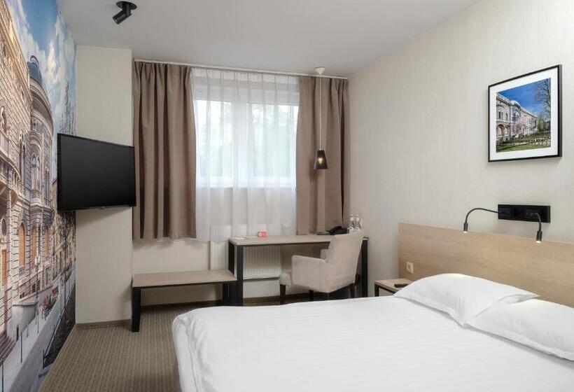 חדר סטנדרט, Iness