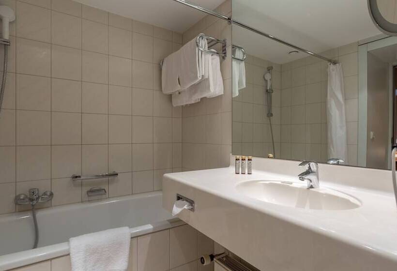 패밀리 룸, Karma Bavaria