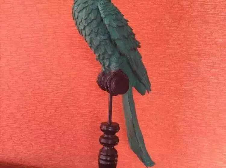 اتاق خانوادگی, La Chaîne D Or