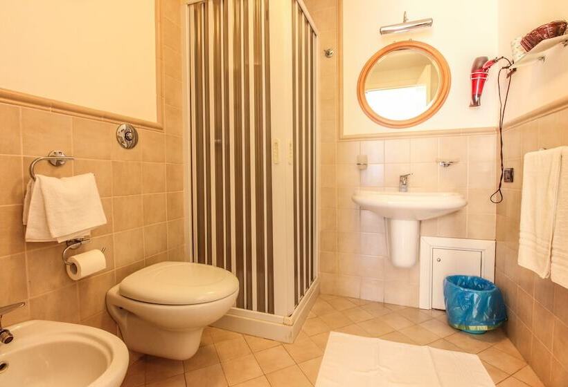 Tengerre Néző Standard Szoba Erkéllyel, Paladini Di Francia