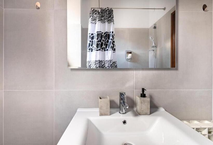 اتاق استاندارد یک تخته با بالکن, Piccolo Mondo By Citybookings