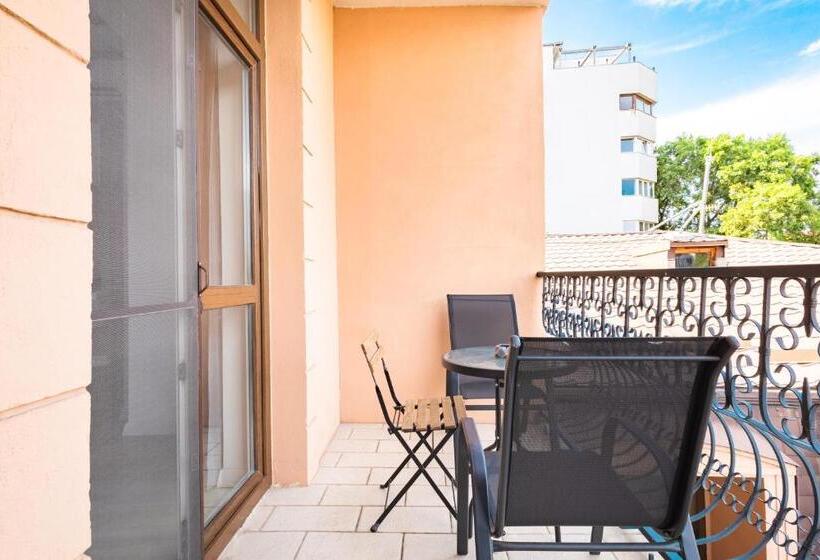 Deluxe Suite King Bed, Piccolo Mondo By Citybookings