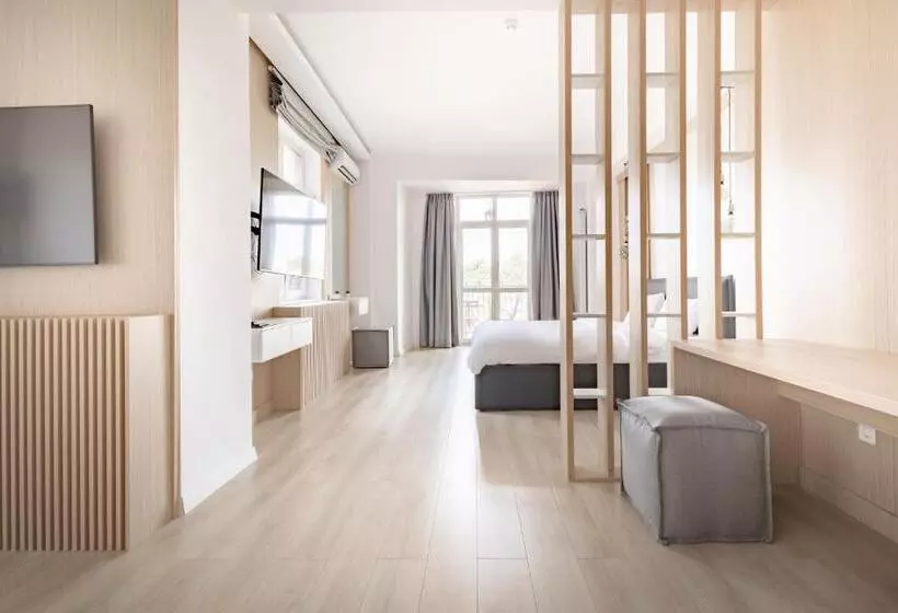Deluxe Suite King Bed, Piccolo Mondo By Citybookings