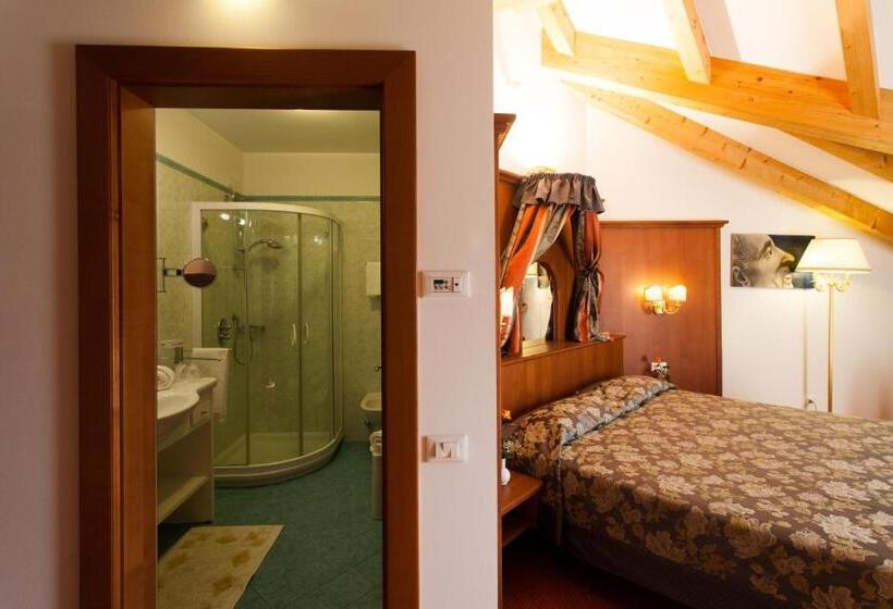 חדר סופריור, Sartori's