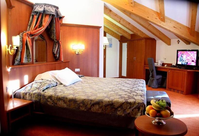 חדר סופריור, Sartori's