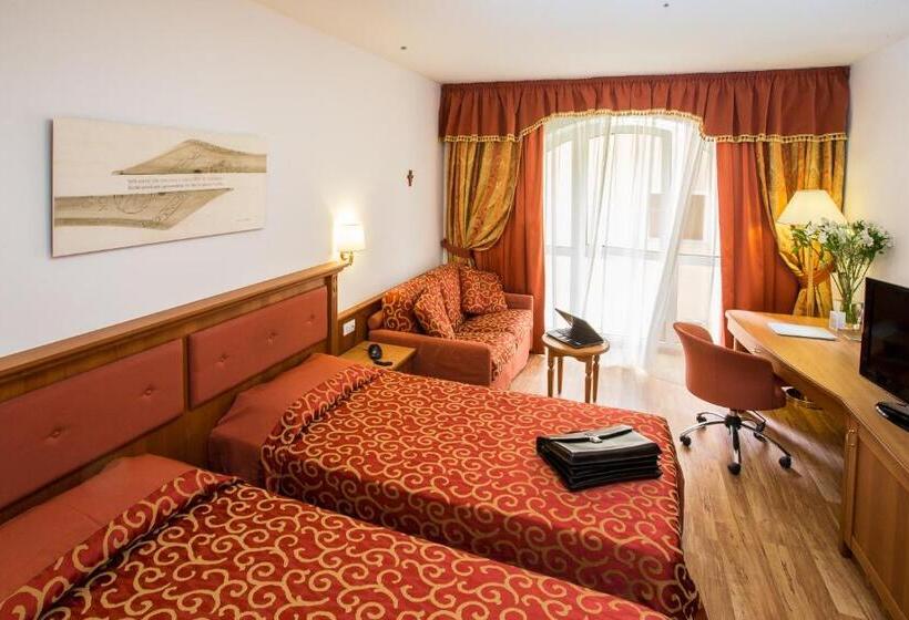 חדר סטנדרט לארבעה, Sartori's