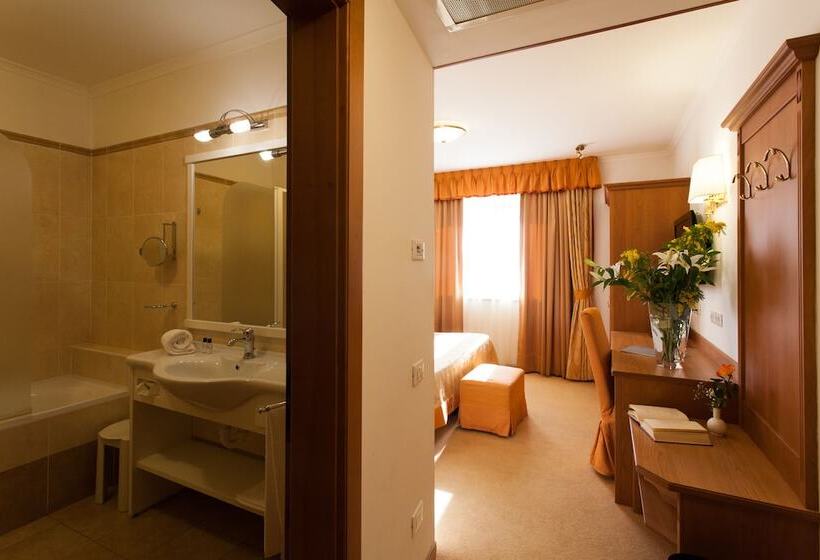 חדר קומפורט, Sartori's