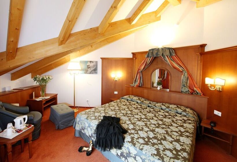 חדר סופריור, Sartori's