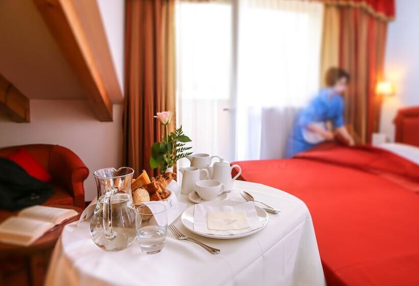 חדר סטנדרט לארבעה, Sartori's