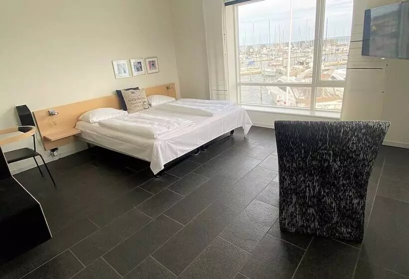 Standard-huone, Strandtangen