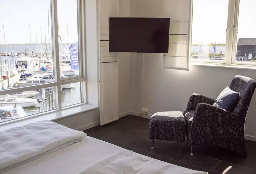 Standard-huone, Strandtangen