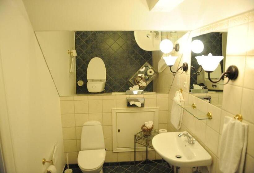 غرفة قياسية ثلاثية, Tyrstrup Kro